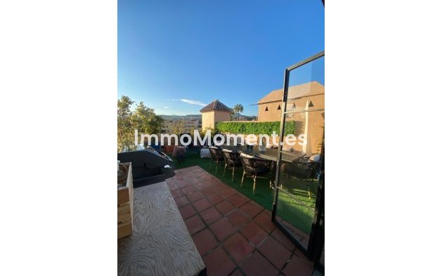 Resale - Apartment - Estepona - Atalaya