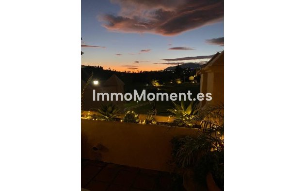 Resale - Apartment - Estepona - Atalaya