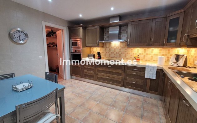 Resale - Apartment - Marbella - Nueva Andalucía