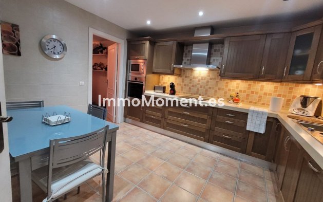 Resale - Apartment - Marbella - Nueva Andalucía