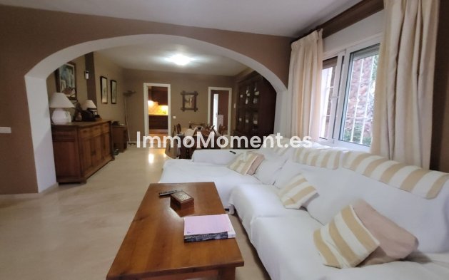 Resale - Apartment - Marbella - Nueva Andalucía