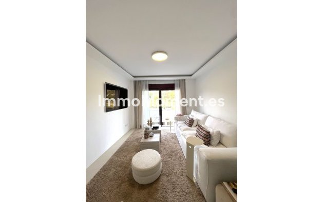 Resale - Apartment - Marbella - Nueva Andalucía