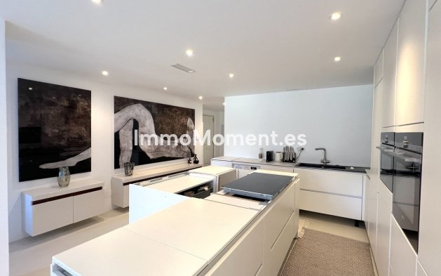 Resale - Apartment - Marbella - Nueva Andalucía