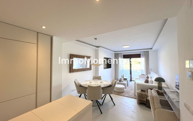 Resale - Apartment - Marbella - Nueva Andalucía