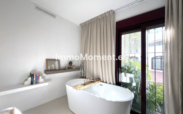 Resale - Apartment - Marbella - Nueva Andalucía