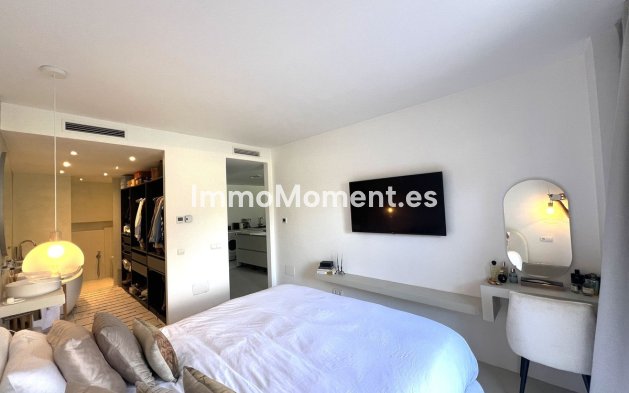 Resale - Apartment - Marbella - Nueva Andalucía