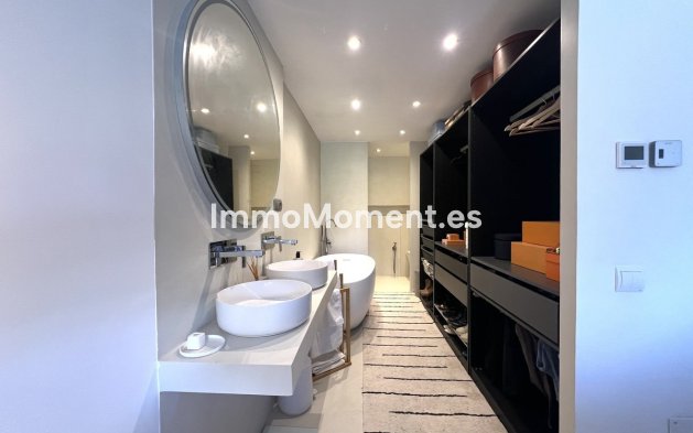 Resale - Apartment - Marbella - Nueva Andalucía