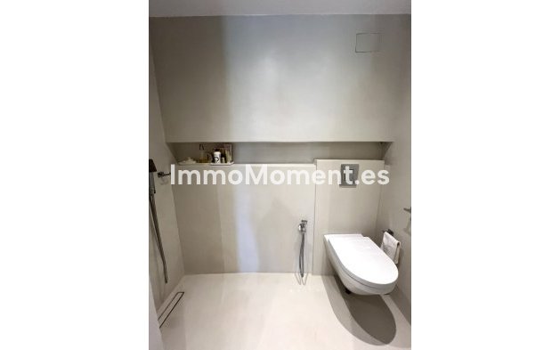 Resale - Apartment - Marbella - Nueva Andalucía