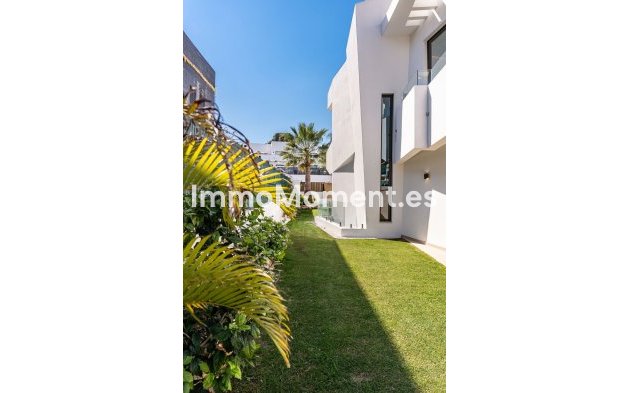 Resale - Villa - Estepona - Atalaya