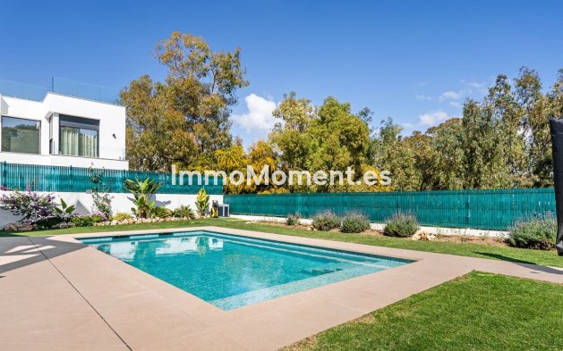 Resale - Villa - Estepona - Atalaya