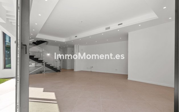 Resale - Villa - Estepona - Atalaya