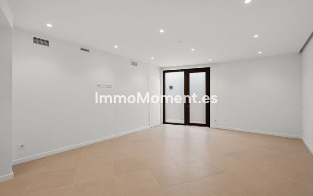 Resale - Villa - Estepona - Atalaya