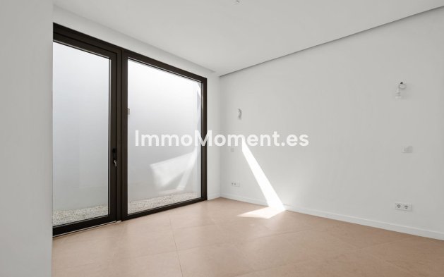 Resale - Villa - Estepona - Atalaya