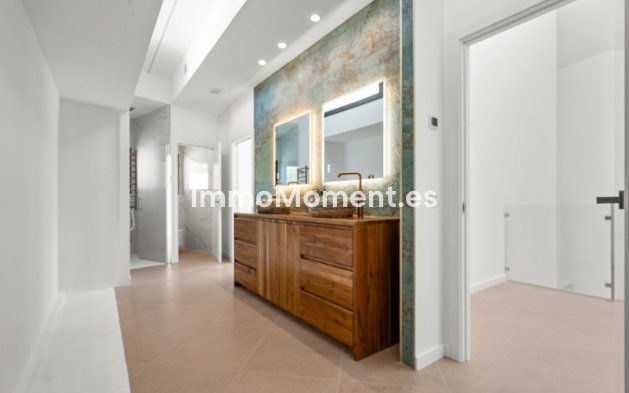 Resale - Villa - Estepona - Atalaya