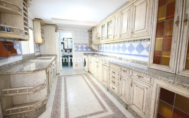 Resale - Apartment - Málaga - Málaga Centro
