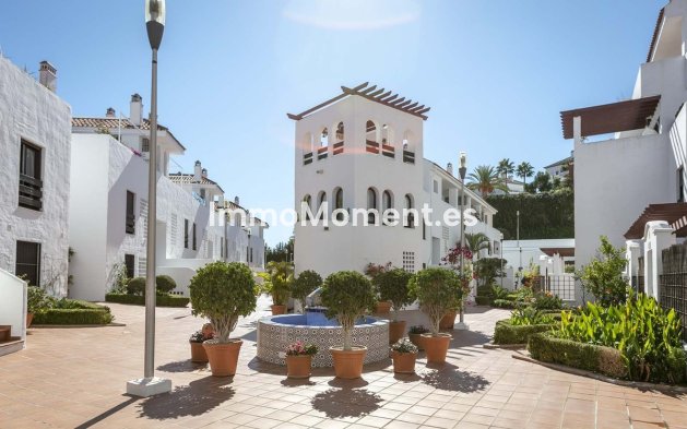 Resale - Apartment - Marbella - Nueva Andalucía