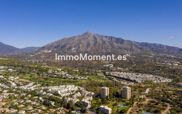 Resale - Apartment - Marbella - Nueva Andalucía