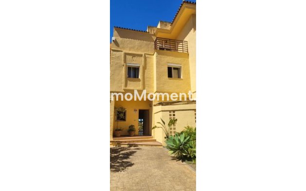 Bestaande woning - Geschakelde woning - Estepona  - Estepona Centro