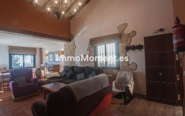 Bestaande woning - Villa - Estepona  - Estepona Centro