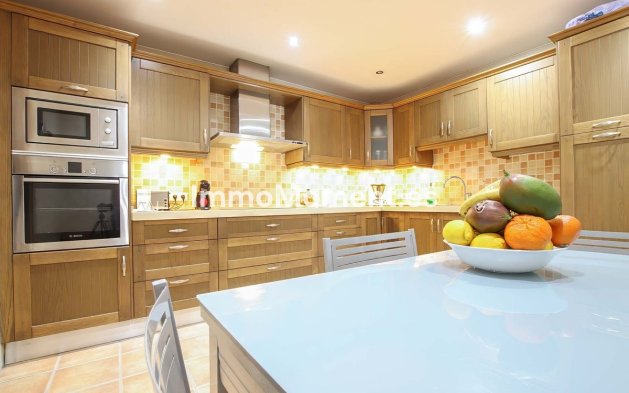 Resale - Apartment - Marbella - Puerto Banús