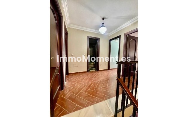 Wiederverkauf - Reihenhaus -   Inländisch - Alhaurín el Grande Centro