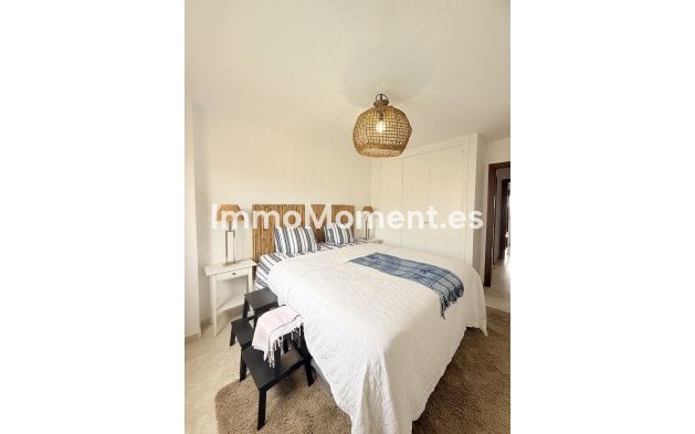 Resale - Apartment - Estepona - Selwo