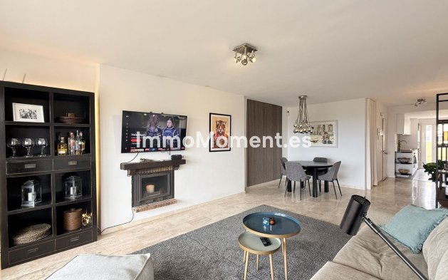 Resale - Apartment - Estepona - Selwo