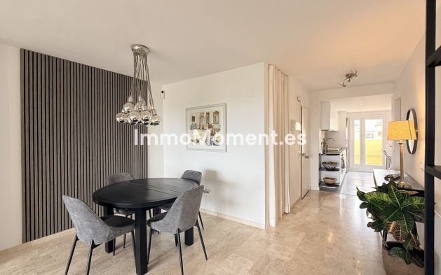 Resale - Apartment - Estepona - Selwo