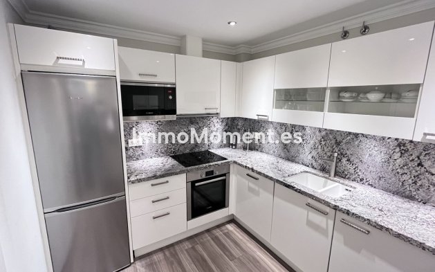 Resale - Apartment - Marbella - Puerto Banús
