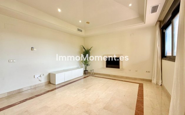 Resale - Apartment - Marbella - Puerto Banús