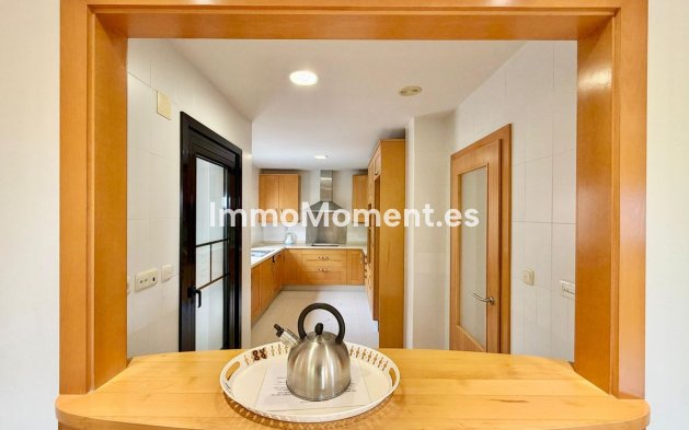 Resale - Apartment - Marbella - Puerto Banús