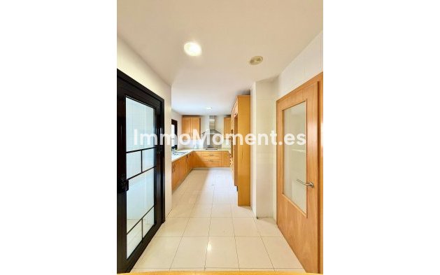 Resale - Apartment - Marbella - Puerto Banús