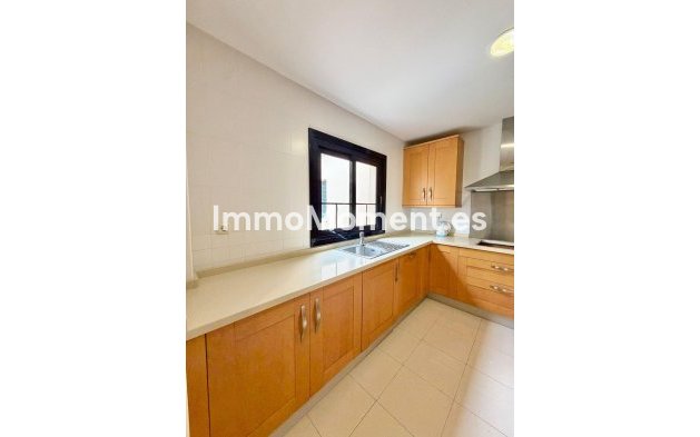 Resale - Apartment - Marbella - Puerto Banús