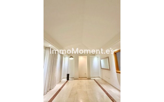 Resale - Apartment - Marbella - Puerto Banús