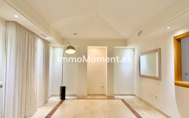 Resale - Apartment - Marbella - Puerto Banús