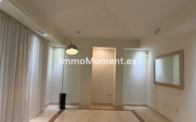 Resale - Apartment - Marbella - Puerto Banús