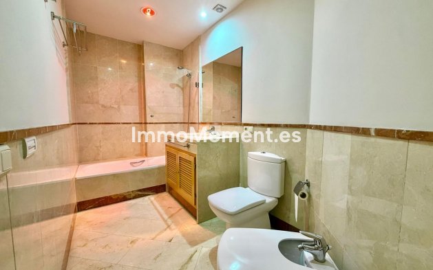 Resale - Apartment - Marbella - Puerto Banús