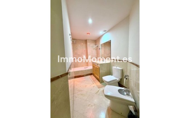 Resale - Apartment - Marbella - Puerto Banús