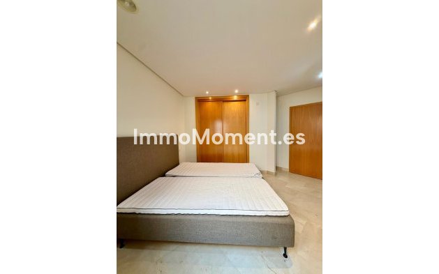 Resale - Apartment - Marbella - Puerto Banús