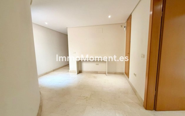 Resale - Apartment - Marbella - Puerto Banús