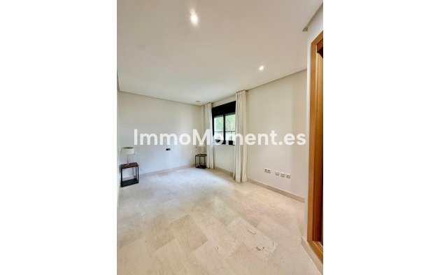 Resale - Apartment - Marbella - Puerto Banús