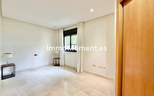 Resale - Apartment - Marbella - Puerto Banús