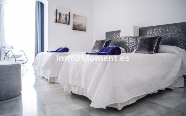 Resale - Apartment - Marbella - Puerto Banús