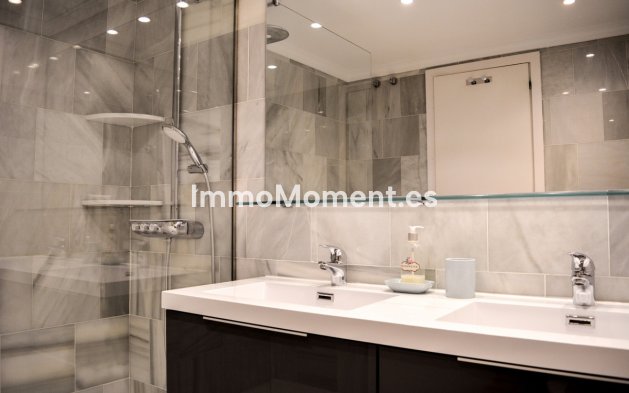 Resale - Apartment - Marbella - Puerto Banús