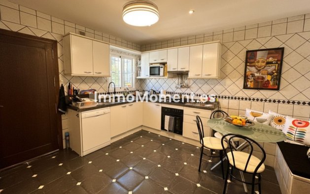 Bestaande woning - Villa - Estepona  - Estepona Centro