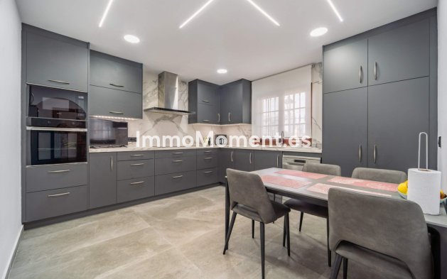 Bestaande woning - Villa - Estepona  - Estepona Centro