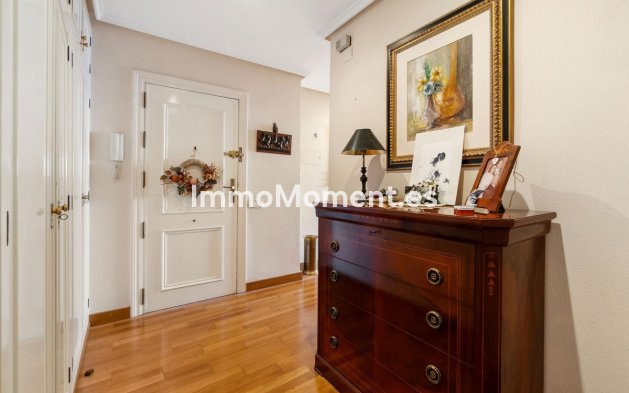 Resale - Apartment - Torrevieja - Torrevieja Centro