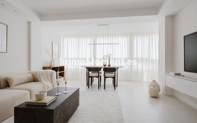 Resale - Apartment - Torrevieja - Torrevieja Centro