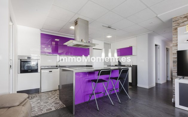 Resale - Apartment - Torrevieja - Torrevieja Centro