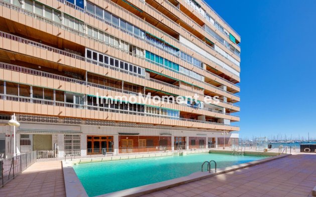 Resale - Apartment - Torrevieja - Torrevieja Centro